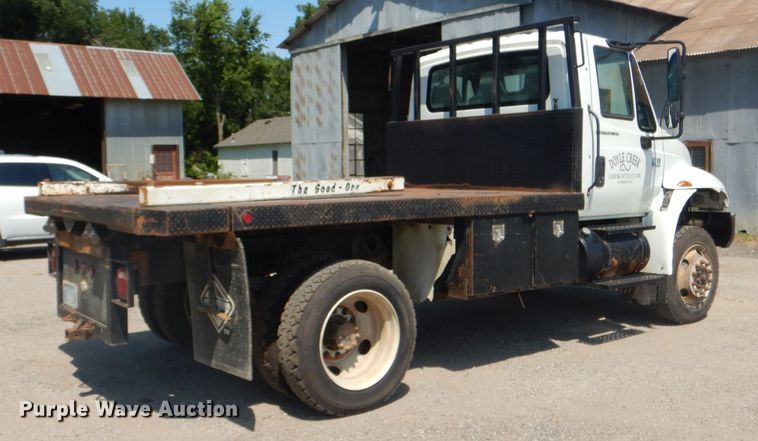 image for item DG4789 2007 International 4200 flatbed truck