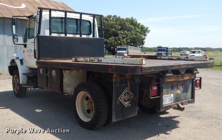 image for item DG4789 2007 International 4200 flatbed truck