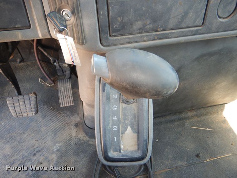 image for item DG4789 2007 International 4200 flatbed truck