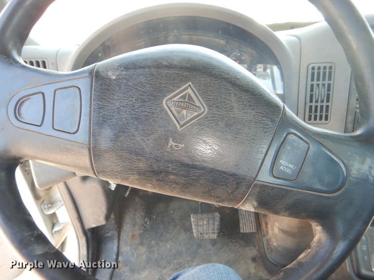 image for item DG4789 2007 International 4200 flatbed truck