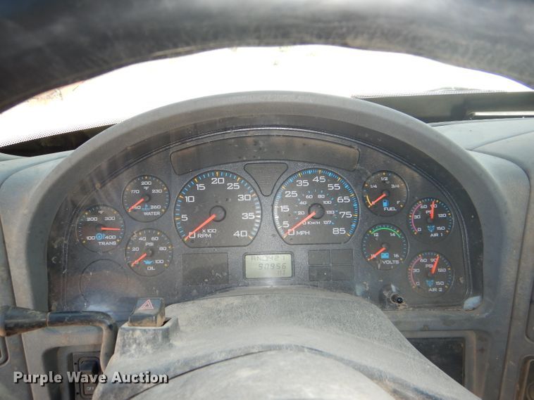 image for item DG4789 2007 International 4200 flatbed truck