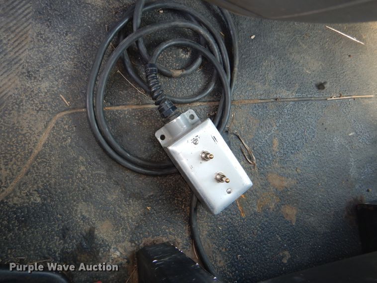 image for item DG4789 2007 International 4200 flatbed truck