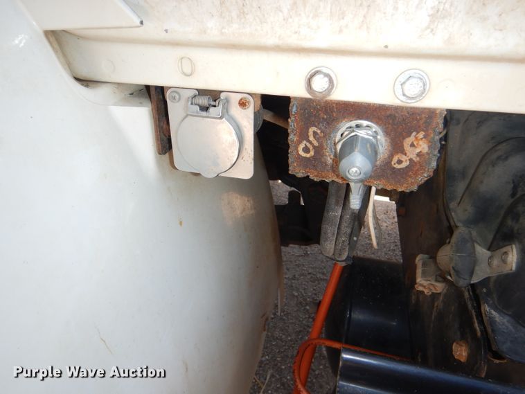 image for item DG4789 2007 International 4200 flatbed truck