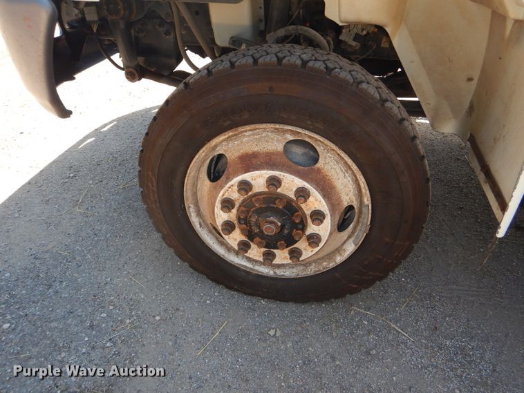 image for item DG4789 2007 International 4200 flatbed truck