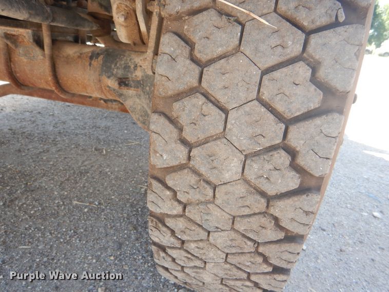 image for item DG4789 2007 International 4200 flatbed truck