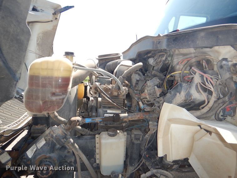 image for item DG4789 2007 International 4200 flatbed truck