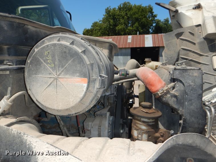 image for item DG4789 2007 International 4200 flatbed truck