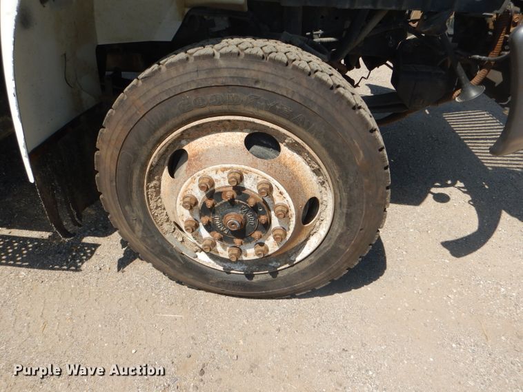 image for item DG4789 2007 International 4200 flatbed truck