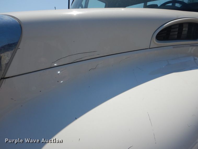 image for item DG4789 2007 International 4200 flatbed truck