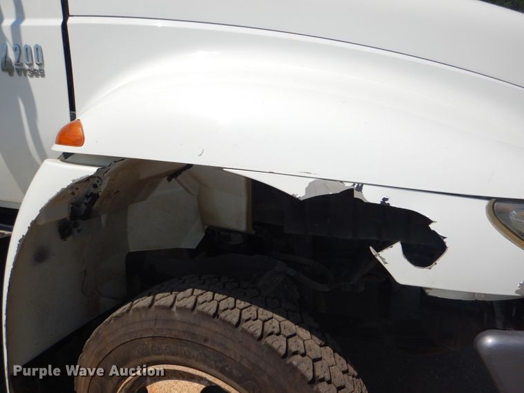 image for item DG4789 2007 International 4200 flatbed truck