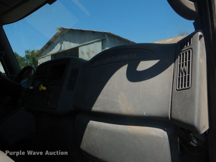 image for item DG4789 2007 International 4200 flatbed truck