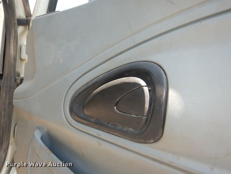 image for item DG4789 2007 International 4200 flatbed truck