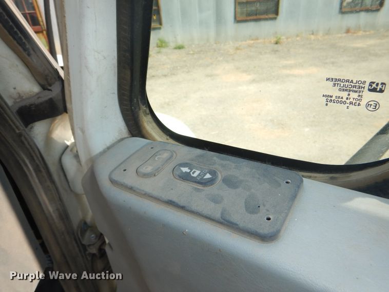 image for item DG4789 2007 International 4200 flatbed truck