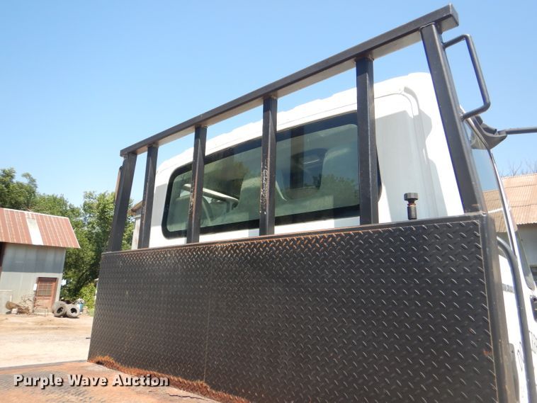 image for item DG4789 2007 International 4200 flatbed truck