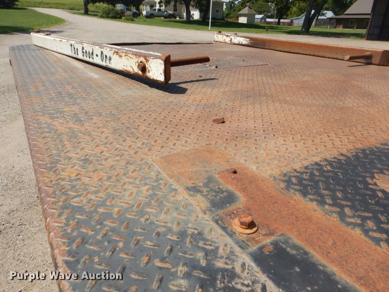 image for item DG4789 2007 International 4200 flatbed truck