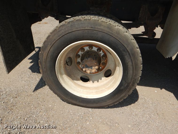 image for item DG4789 2007 International 4200 flatbed truck