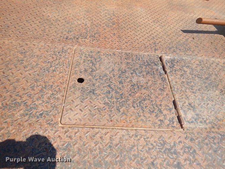 image for item DG4789 2007 International 4200 flatbed truck