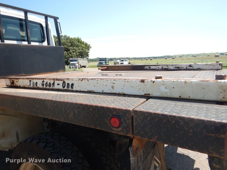 image for item DG4789 2007 International 4200 flatbed truck