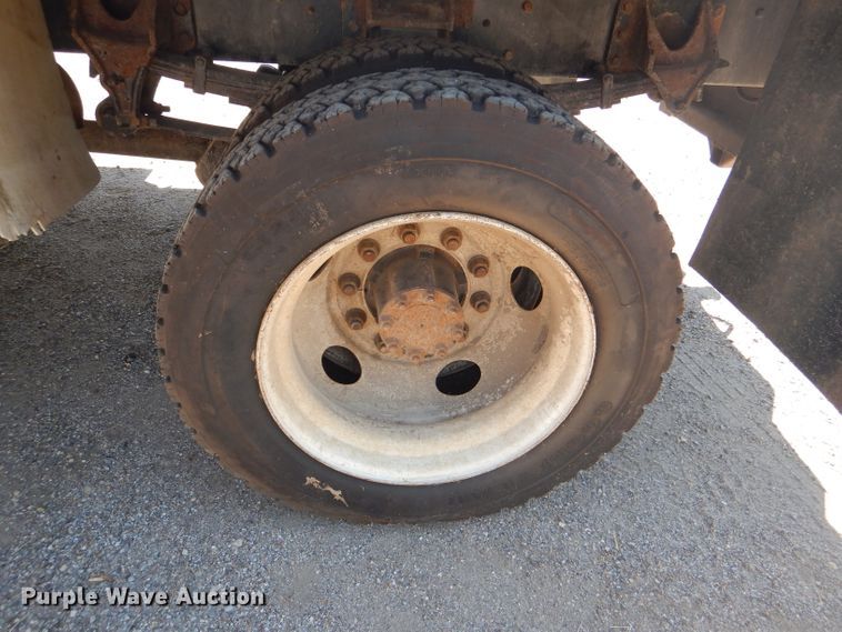 image for item DG4789 2007 International 4200 flatbed truck