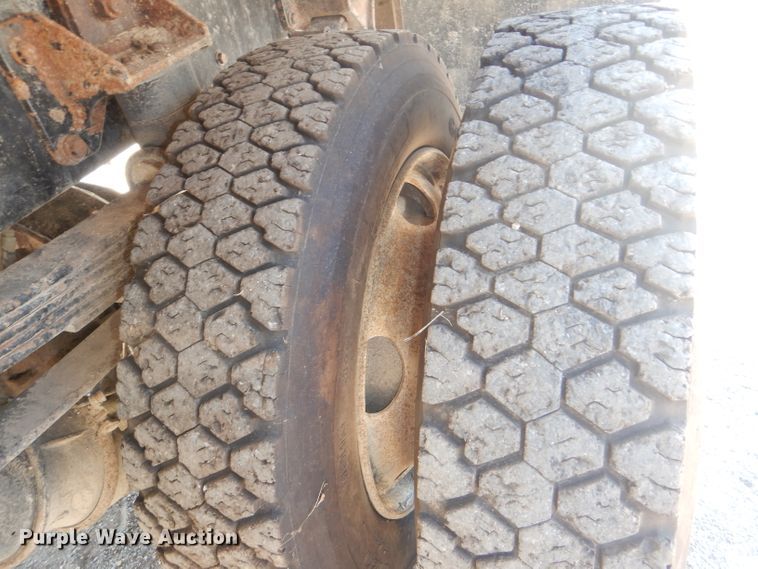 image for item DG4789 2007 International 4200 flatbed truck