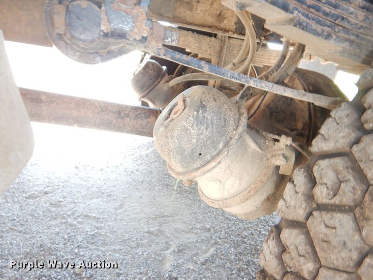 image for item DG4789 2007 International 4200 flatbed truck