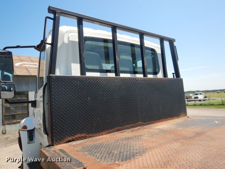 image for item DG4789 2007 International 4200 flatbed truck