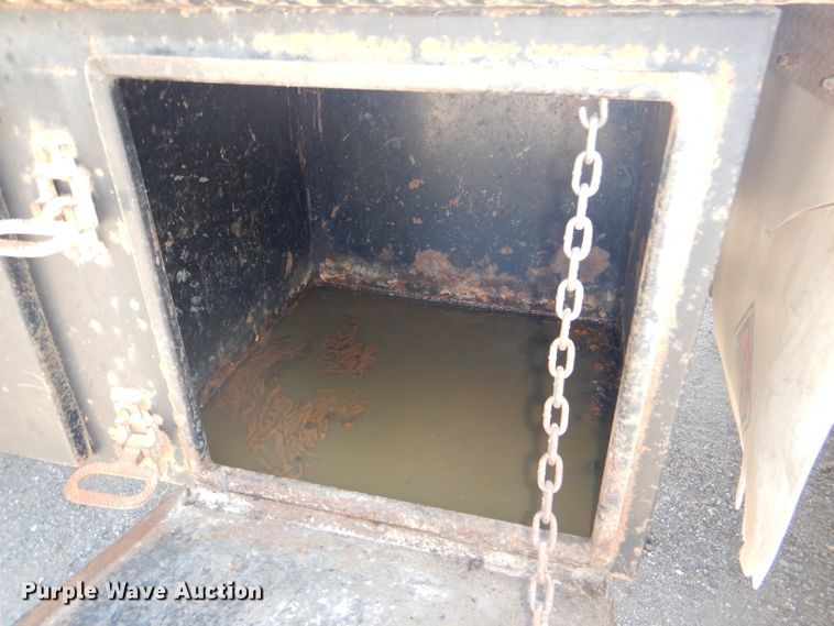 image for item DG4789 2007 International 4200 flatbed truck