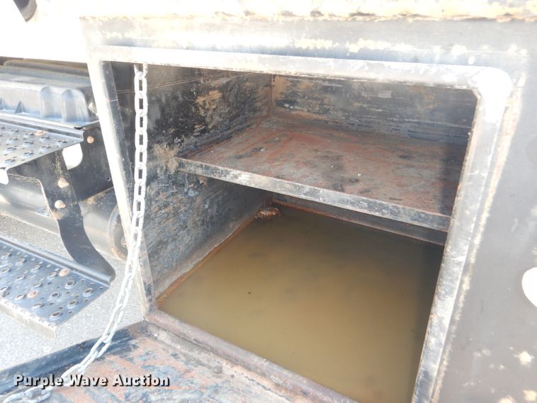 image for item DG4789 2007 International 4200 flatbed truck