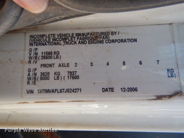 image for item DG4789 2007 International 4200 flatbed truck