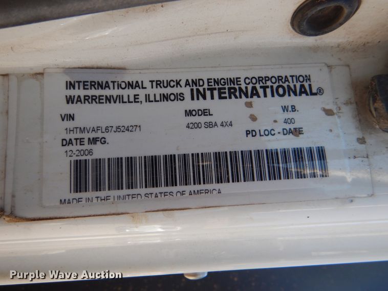 image for item DG4789 2007 International 4200 flatbed truck