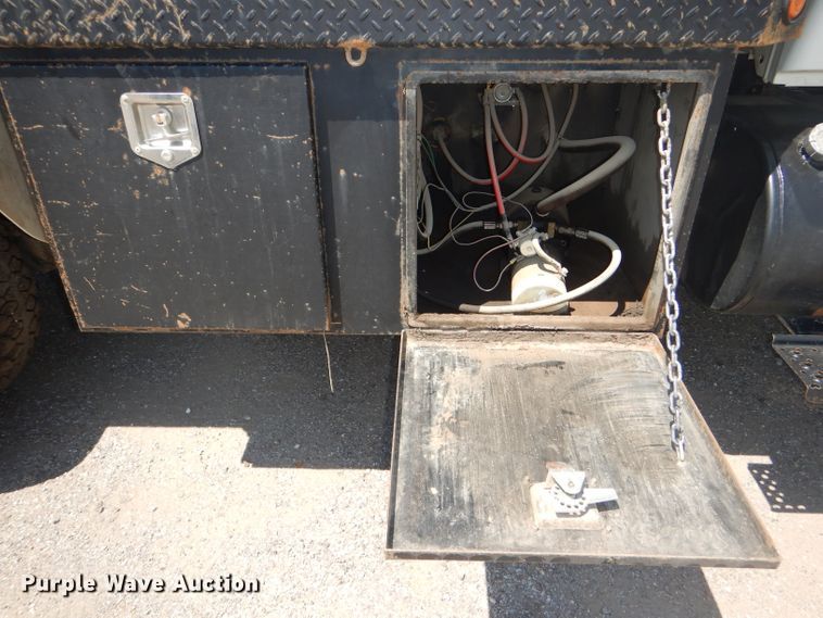 image for item DG4789 2007 International 4200 flatbed truck