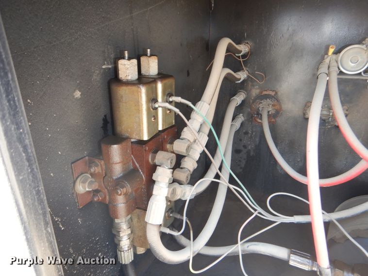 image for item DG4789 2007 International 4200 flatbed truck