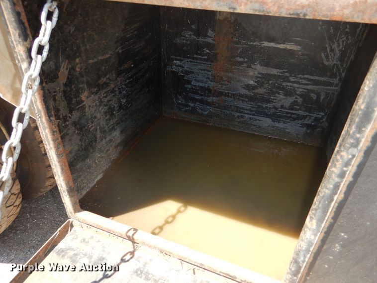 image for item DG4789 2007 International 4200 flatbed truck