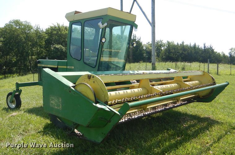 image for item DG4820 1975 John Deere 2250 windrower
