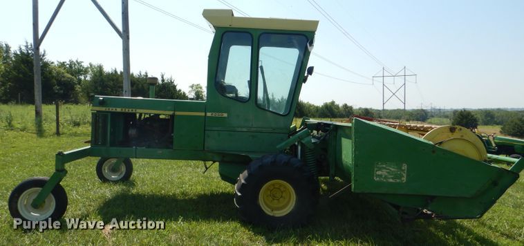 image for item DG4820 1975 John Deere 2250 windrower