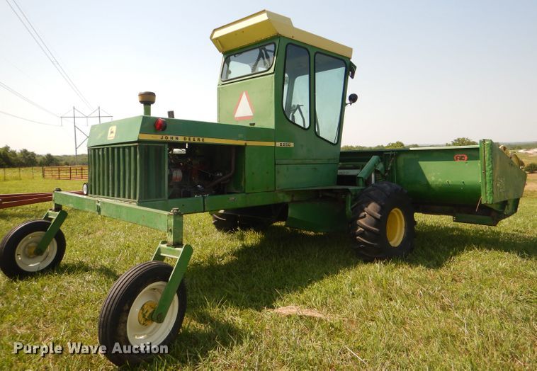 image for item DG4820 1975 John Deere 2250 windrower
