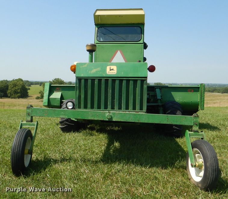 image for item DG4820 1975 John Deere 2250 windrower