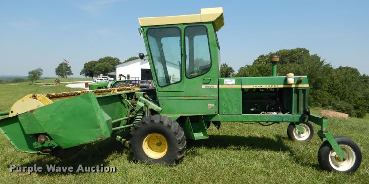 image for item DG4820 1975 John Deere 2250 windrower