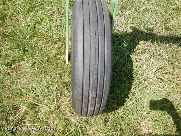 image for item DG4820 1975 John Deere 2250 windrower