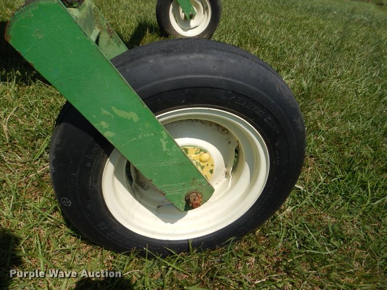 image for item DG4820 1975 John Deere 2250 windrower