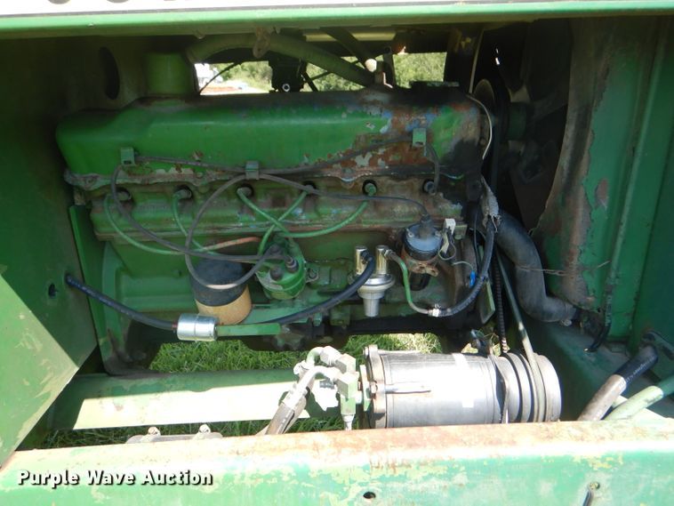 image for item DG4820 1975 John Deere 2250 windrower