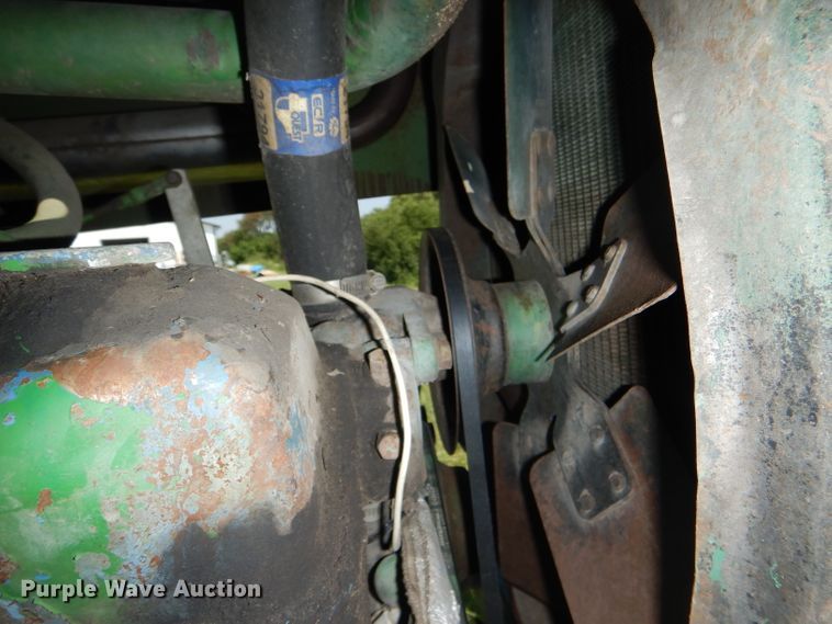 image for item DG4820 1975 John Deere 2250 windrower