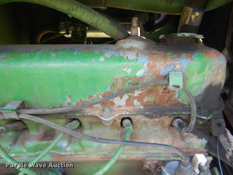 image for item DG4820 1975 John Deere 2250 windrower