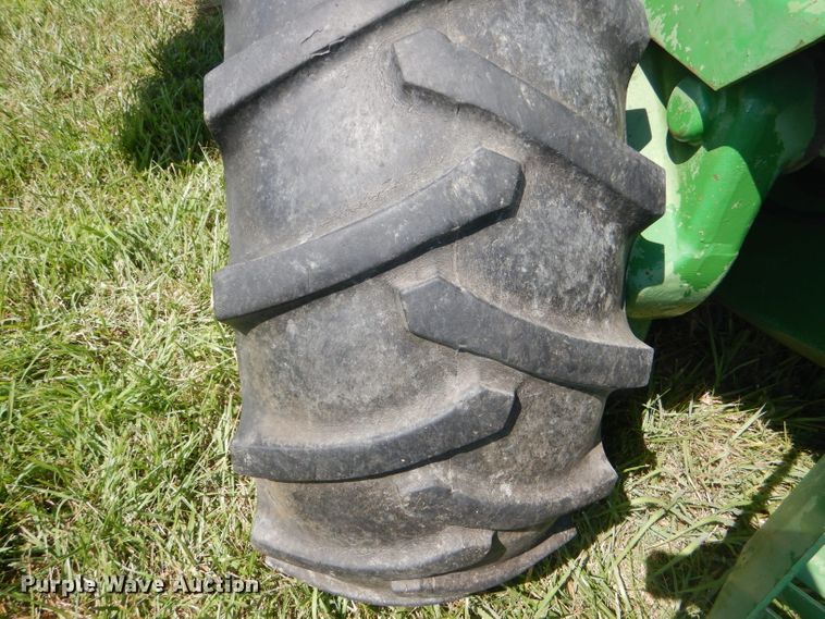 image for item DG4820 1975 John Deere 2250 windrower