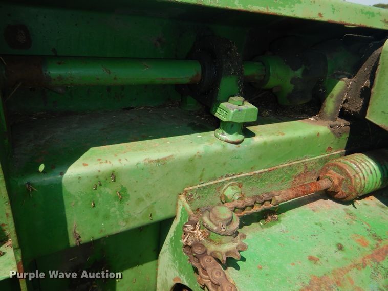 image for item DG4820 1975 John Deere 2250 windrower