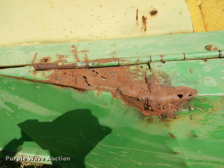 image for item DG4820 1975 John Deere 2250 windrower
