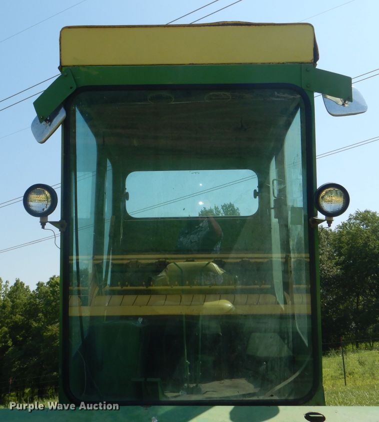 image for item DG4820 1975 John Deere 2250 windrower