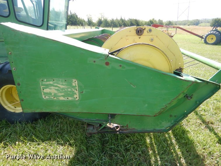 image for item DG4820 1975 John Deere 2250 windrower