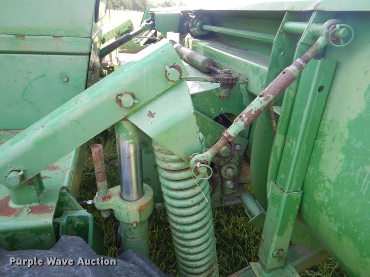 image for item DG4820 1975 John Deere 2250 windrower