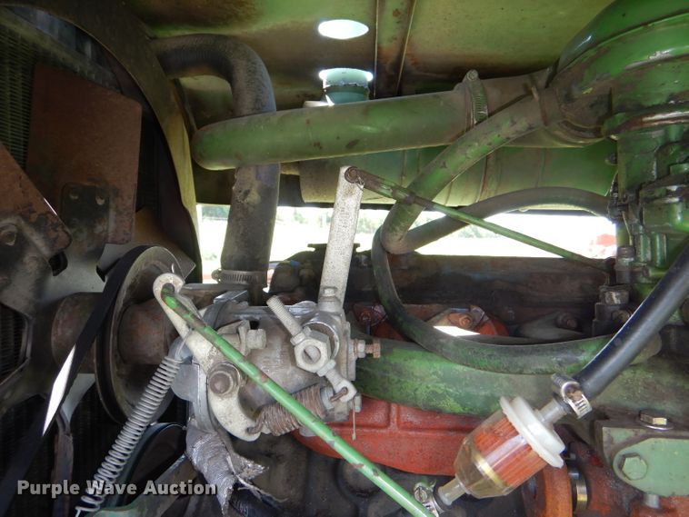 image for item DG4820 1975 John Deere 2250 windrower